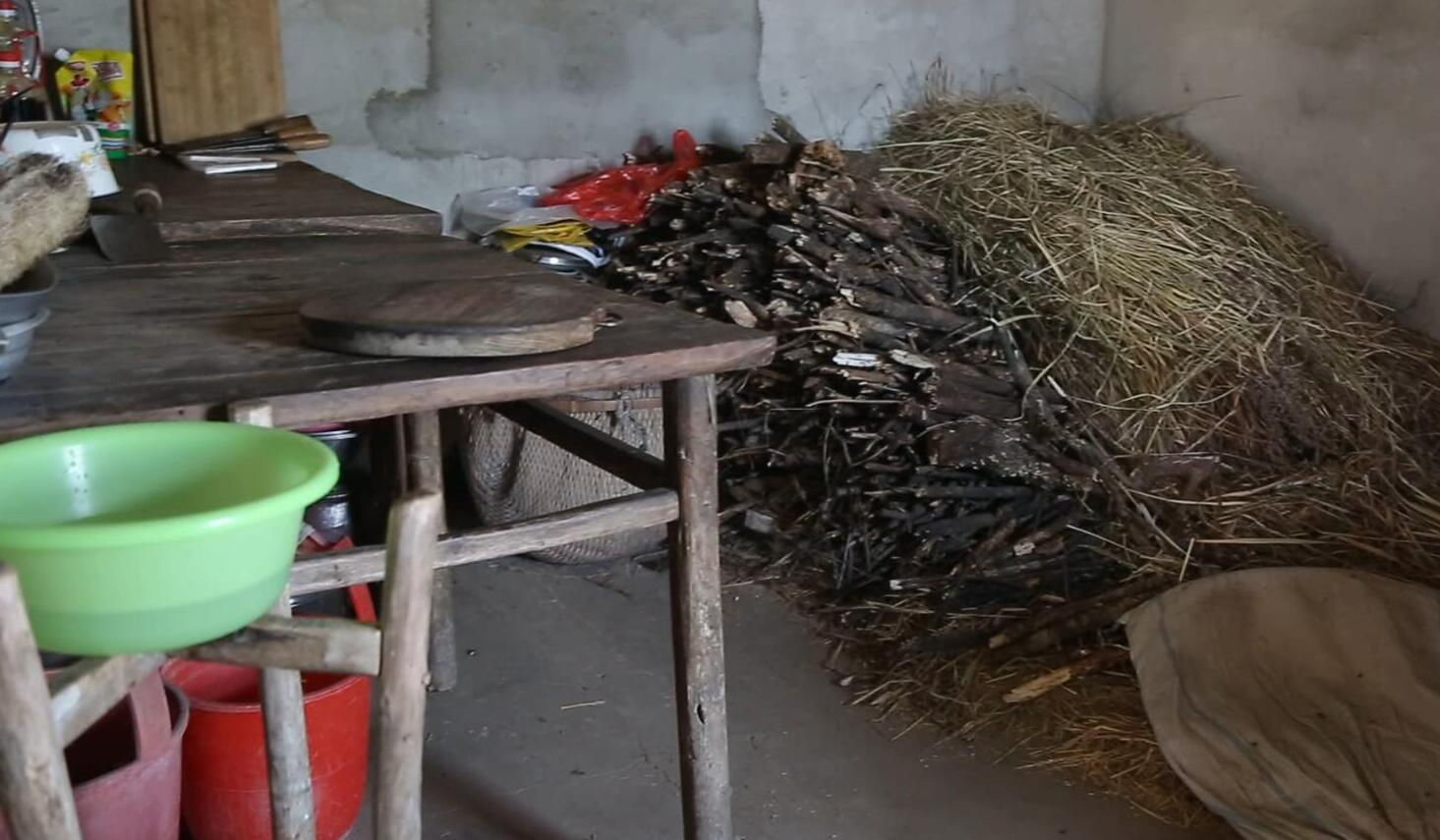北大慈善告白援助隊走進六安霍邱縣援助紀實